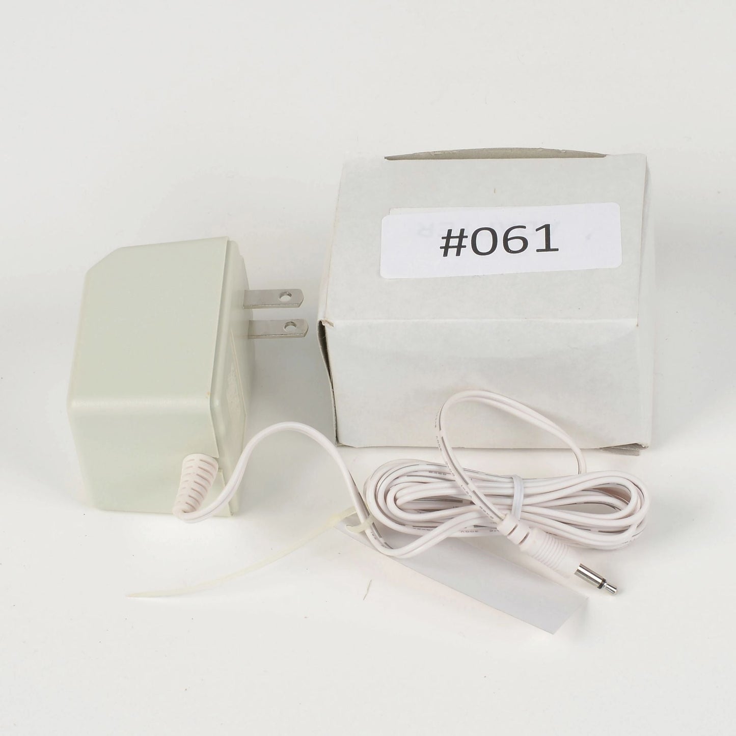 Replacement Adapter 3V DC 800mA white male jack