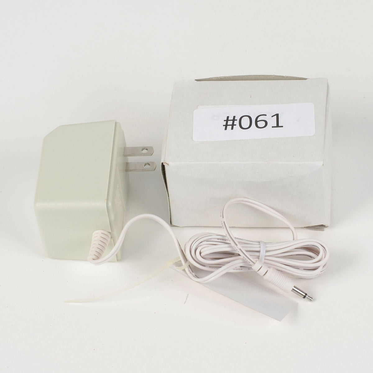 Replacement Adapter 3V DC 800mA white male jack